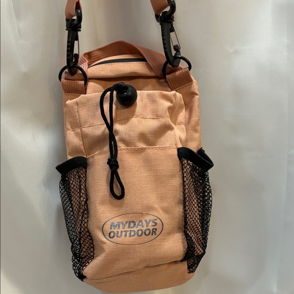 MYDAYS OUTDOOR Peach Crossbody Bottle Holder
Fanny pack NWT T